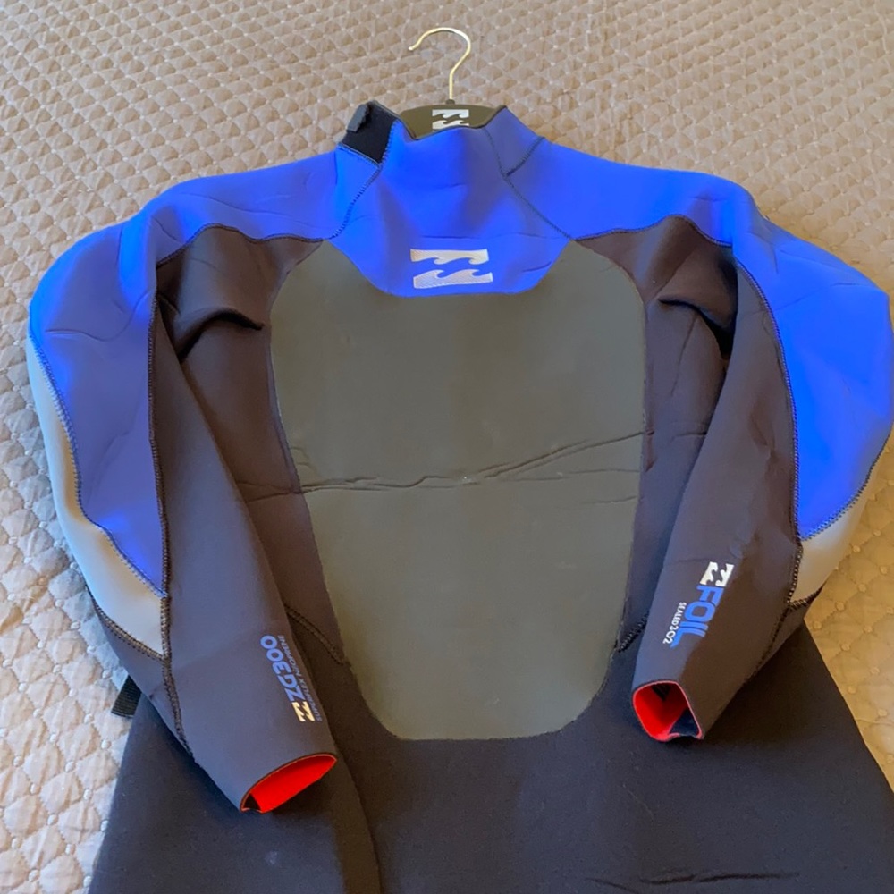 Billabong 3/2 full length wetsuit. Size large/short. Men’s height 5’7” to 5’9”